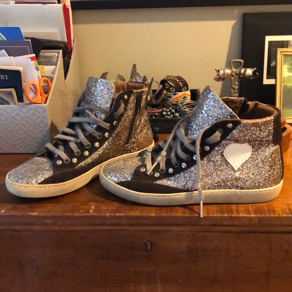 Golden Goose like sparkly French sneaks!